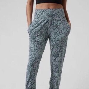 Athleta Salutation Joggers - Small